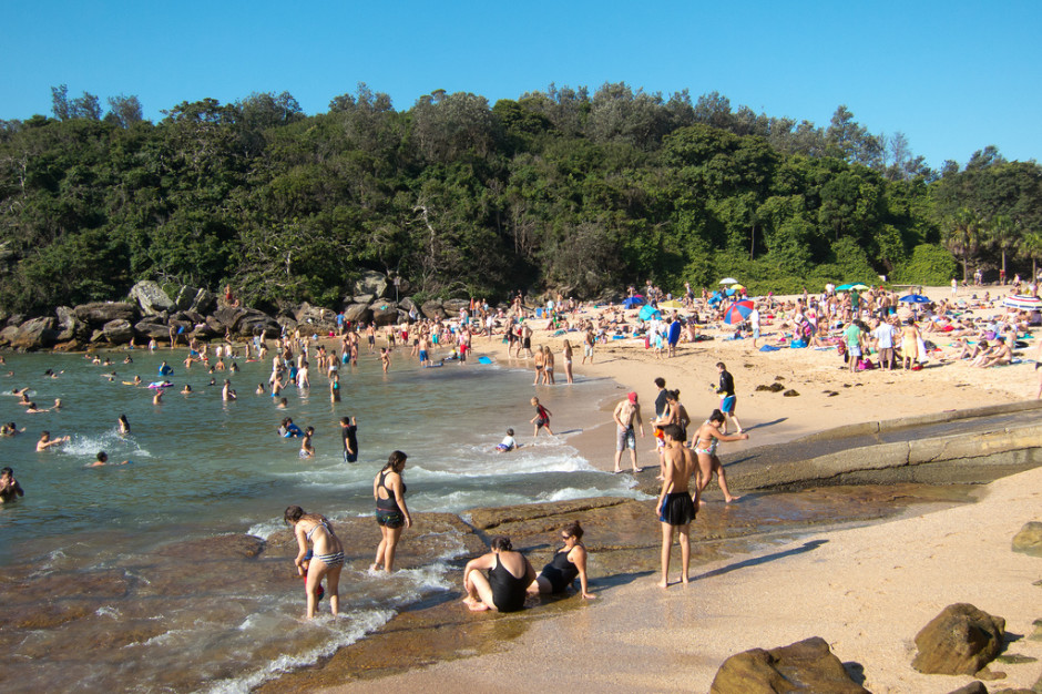 Tłum wczasowiczów i wiele kilometrów plaży utrudniają kontrolę zakazu palenia na plażach. Fot. Geoff Stearns/Flickr.com (CC BY 2.0) Na plażach obowiazuje zakaz palenia, ale mało kto go respektuje...