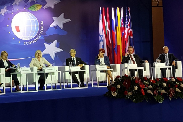 W panelu uczestniczył premier i kilkoro ministrów Fot. Twitter/MZ "Wspólnie dla Zdrowia" w Krynicy: premier i ministrowie o najważniejszych wyzwaniach