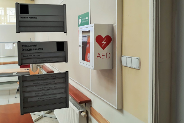 W pierwszej kolejności AED został zamontowany w Krakowie przy ul. Batorego, gdzie zgłasza się najwięcej osób. Fot. Materiały prasowe Małopolskie: oddział NFZ kupił 6 defibrylatorów AED do swoich budynków