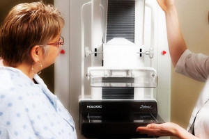 Nadal zbyt mało Polek zgłasza się na badania przesiewowe raka piersi