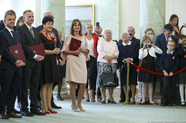 Nominowani profesorowie. Fot. prezydent.pl Prezydent wręczył nominacje profesorskie