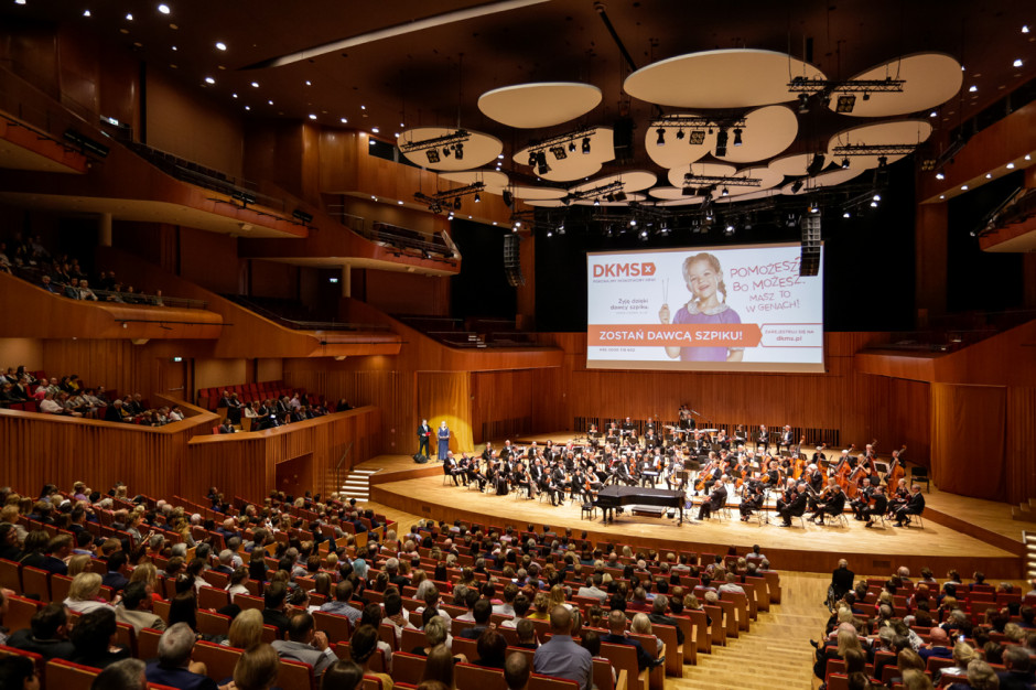 Koncerty Światowej Orkiestry Lekarzy wypełniły po brzegi sale koncertowe Filharmonii Narodowej w Warszawie oraz Centrum Kongresowego ICE w Krakowie. Fot. Materiały prasowe Lekarze z całego świata zagrali, aby wesprzeć walkę z nowotworami krwi