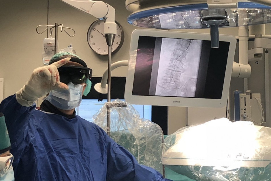 Szczecińscy chirurdzy sięgnęli po nowatorską metodę operacji Fot. SPSK nr 2 PUM Szczecin: operacja aorty brzusznej z wykorzystaniem techniki rozszerzonej rzeczywistości