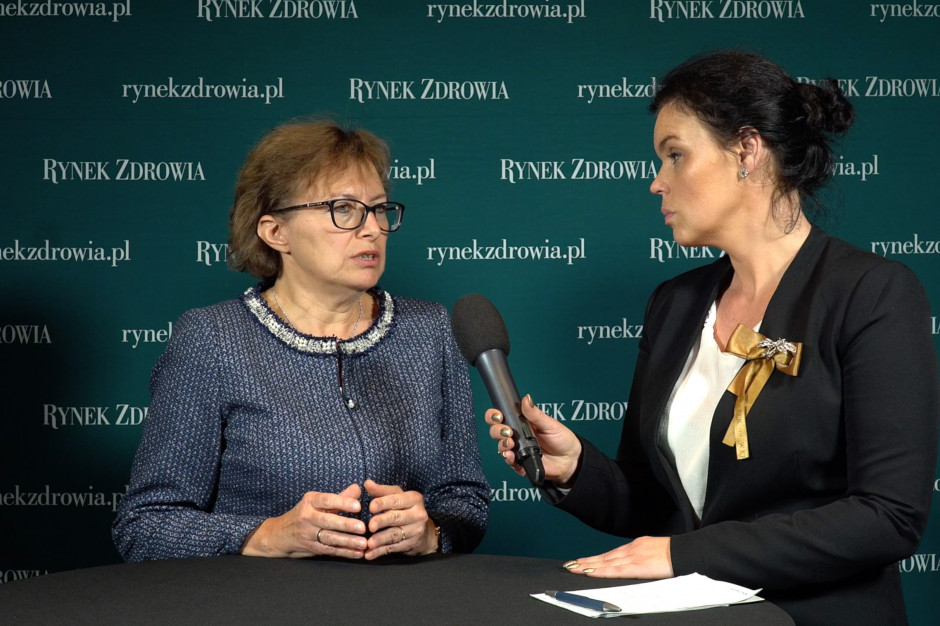 Prof. Dorota Sands w rozmowie z dziennikarką Rynku Zdrowia. Fot. PTWP Polscy chorzy na mukowiscydozę żyją o 15 lat krócej niż chorzy w innych krajach UE