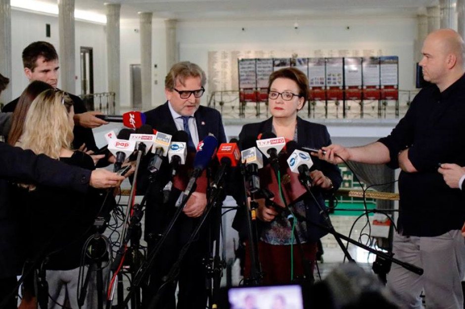 Minister Anna Zalewska oraz Główny Inspektor Sanitarny Jarosław Pinkas skierowali do dyrektorów szkół, przedszkoli i placówek oświatowych oraz rodziców specjalny list dotyczący zapewnienia bezpieczeństwa dzieciom przed skutkami chorób zakaźnych. Fot. GIS MEN i GIS we wspólnym liście do dyrektorów szkół o szczepieniach dzieci