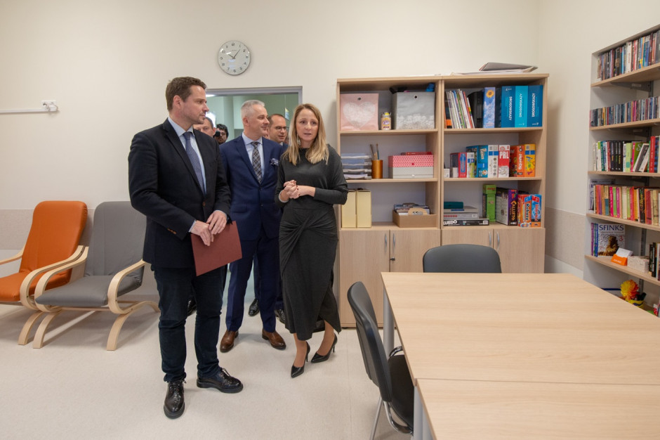 - Ministerstwo Zdrowia prognozuje, że co czwarta osoba będzie miała problemy ze zdrowiem psychicznym i dlatego priorytetowo traktujemy tę dziedzinę - mówił prezydent stolicy Rafał Trzaskowski. Fot. Rafał Motyl/UM Wolskie Centrum Zdrowia Psychicznego ma nowy adres