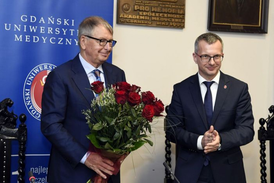 Jerzy Starak, przewodniczący Rady Nadzorczej Polpharmy i prof. Marcin Gruchała, rektor GUMed. Fot. GUMed Medal "Zasłużonemu AMG" dla Jerzego Staraka