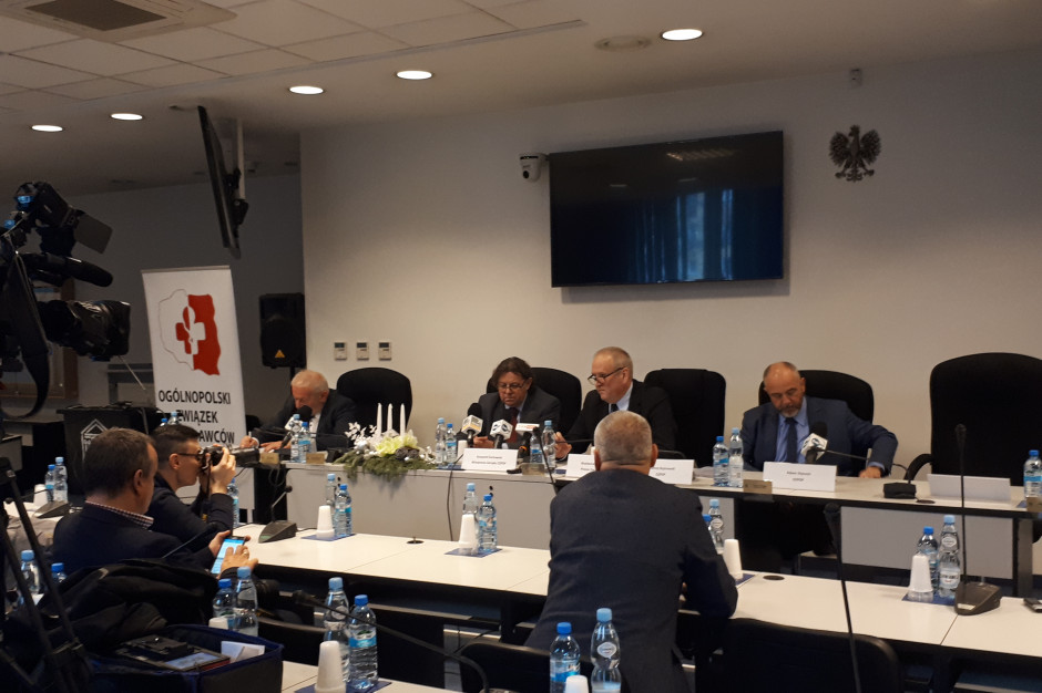 Na zdjęciu konferencja Ogólnopolskiego Związku Pracodawców Szpitali Powiatowych (zdjęcie ilustracyjne) Szpitale powiatowe: minister zdrowia wprowadza w błąd ws. finansowania i wynagrodzeń