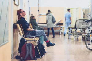 Raport: pacjenci SOR-ów skarżą się na długie kolejki i złe podejście personelu 