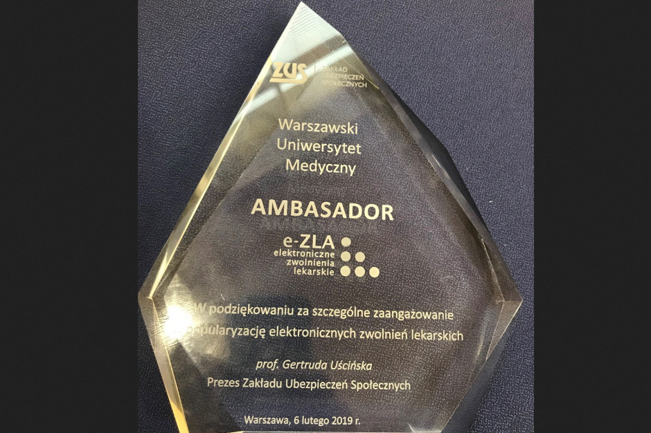 Warszawski Uniwersytet Medyczny otrzymał tytuł Ambasadora e-ZLA; FOT.: WUM Prezes ZUS wyróżniła Warszawski Uniwersytet Medyczny za popularyzację e-zwolnień