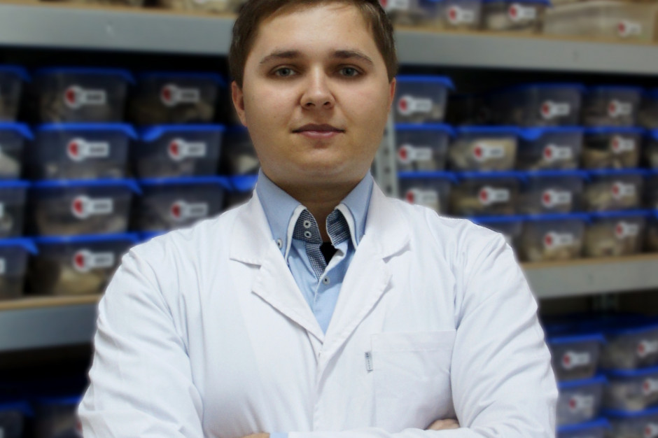 Nazwisko dr. Mateusza Hołdy stało się w przeszłości szeroko znane, gdy jako pierwszy w Polsce student, jeszcze bez tytułu magistra otrzymał tytuł doktora nauk medycznych. Fot. Materiały prasowe UJ Naukowiec z UJ na europejskiej liście wpływowych ludzi przed 30. rokiem życia magazynu "Forbes"
