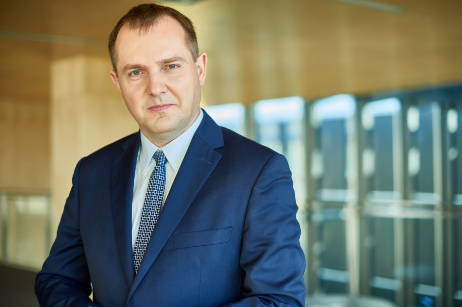 Szymon Chamuczyński: - Aplikacja mobilna pozwala szpitalom, placówkom i gabinetom lekarskim na przekazywanie informacji o leczeniu wprost na telefon pacjenta - bez potrzeby każdorazowej wizyty w placówce. E-dokumentacja pacjenta w jego smartfonie? Tak, to możliwe