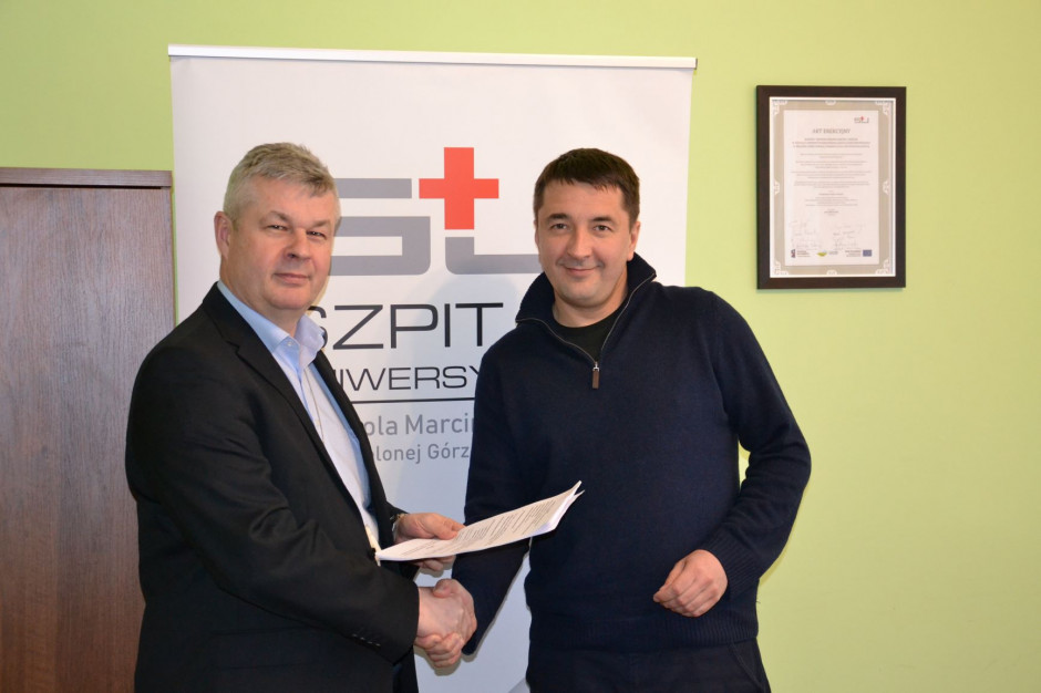 Na zdjęciu od lewej: prezes zarządu szpitala - dr Marek Działoszyński i prof. Dawid Murawa, nowy szef Klinicznego Oddziału Chirurgii Ogólnej i Onkologicznej. Fot. Materiały prasowe Zielona Góra: Kliniczny Oddział Chirurgii Ogólnej i Onkologicznej ma nowego szefa