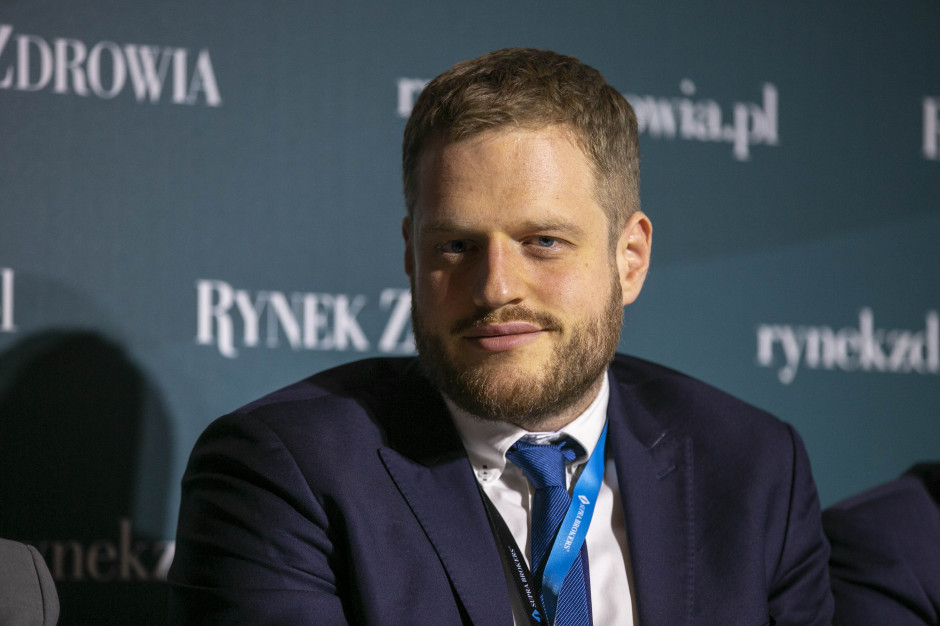 Janusz Cieszyński wyjaśnia, że na przełomie marca i kwietnia MZ udostępni zdrowotne ankiety. Fot. PTWP MZ będzie edukować pacjentów za pośrednictwem specjalnej zdrowotnej ankiety