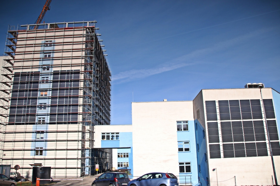 Szpital Śląski w Cieszynie w połowie lutego uruchomił instalację fotowoltaiczną; FOT. Materiały prasowe Cieszyn: dzięki instalacji fotowoltaicznej szpital zaoszczędzi 50 tys. zł rocznie