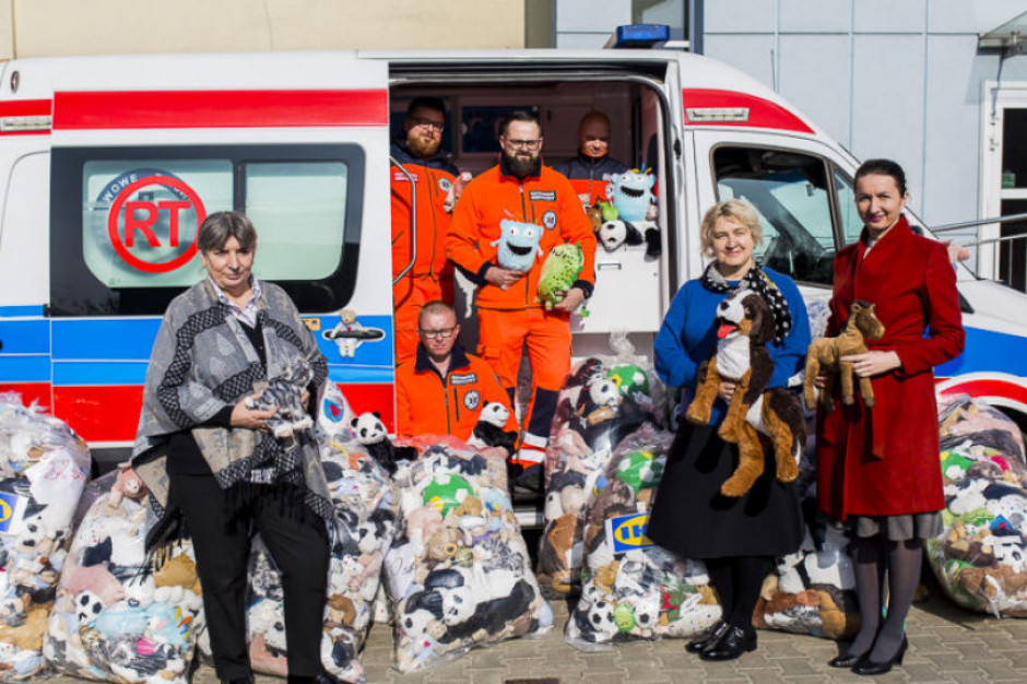 Kraków: w karetkach pogotowia będzie jeździć 2 tysiące pluszaków. Fot. materiały prasowe Kraków: w karetkach pogotowia będzie jeździć 2 tysiące pluszaków