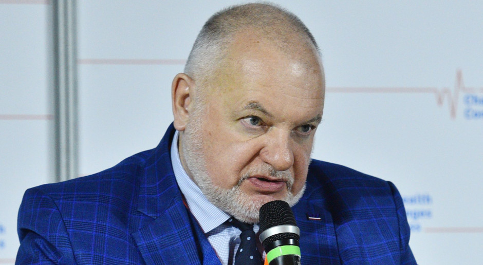 - Jest już wiadome, że będą regulacje wycen świadczeń od 1 stycznia. Będą dotyczyły interny i chirurgii ogólnej - mówił na HCC2019 w Katowicach prezes NFZ Andrzej Jacyna. Fot. PTWP Prezes Jacyna o pieniądzach dla szpitali powiatowych, ale i ograniczaniu świadczeń