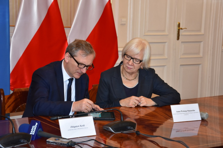 Podpisanie umowy na dofinansowanie projektu dotyczącego m.in. POChP; FOT. Materiały prasowe Kraków: szpital otrzyma unijne dofinansowanie projektu dotyczącego m.in. POChP