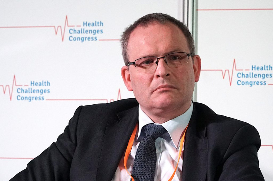 Wiceminister zdrowia Maciej Miłkowski zapowiada , na jakie nowe terapie od listopada mogą liczyć pacjenci. Fot. PTWP Pierwszy po wyborach wykaz leków refundowanych. Co w nim może być?
