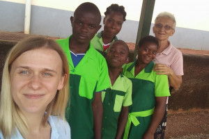 Polscy protetycy słuchu pomogą głuchym dzieciom w Kamerunie