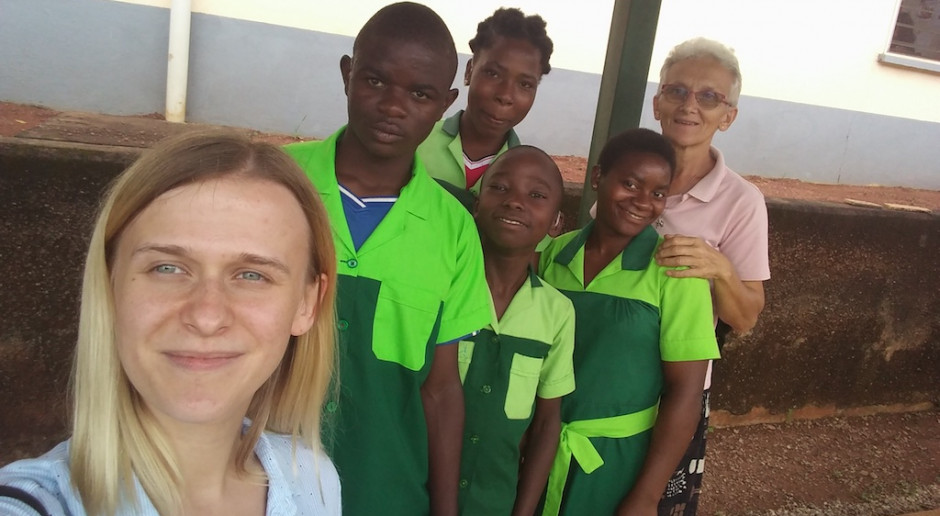 Polscy protetycy słuchu pomogą głuchym dzieciom w Kamerunie