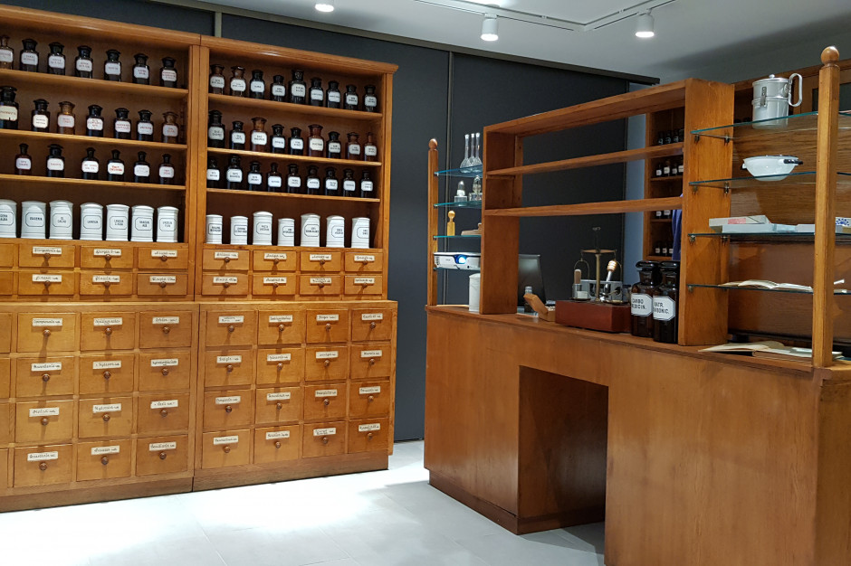 Na zdjęciu Muzeum Medycyny i Farmacji Śląskiego Uniwersytetu Medycznego, które znajduje się w Domu Studenckim nr 2 przy Ostrogórskiej 30 w Sosnowcu. Fot. Katarzyna Gubała/PTWP Antonina Leśniewska była pierwszą kobietą w Polsce, która otworzyła własną aptekę
