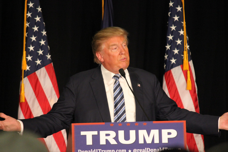 - Trump "jest zdrowy, jak tylko może być" i "ma więcej energii niż ktokolwiek w Białym Domu" - podała rzeczniczka Stephanie Grisham. Fot. Matt Johnson/Flickr (CC BY 2.0) Trump o wizycie w szpitalu: była rutynowa. Media kwestionują tę wersję