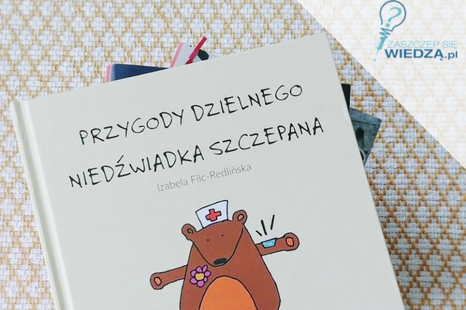 Dzięki bajce o Niedźwiadku Szczepanie już najmłodsi mogą zrozumieć, jak działają szczepienia oraz dlaczego są ważne dla każdego z nas. Fot. profil kampanii na Facebook NIL o kampanii z dzielnym Niedźwiadkiem Szczepanem