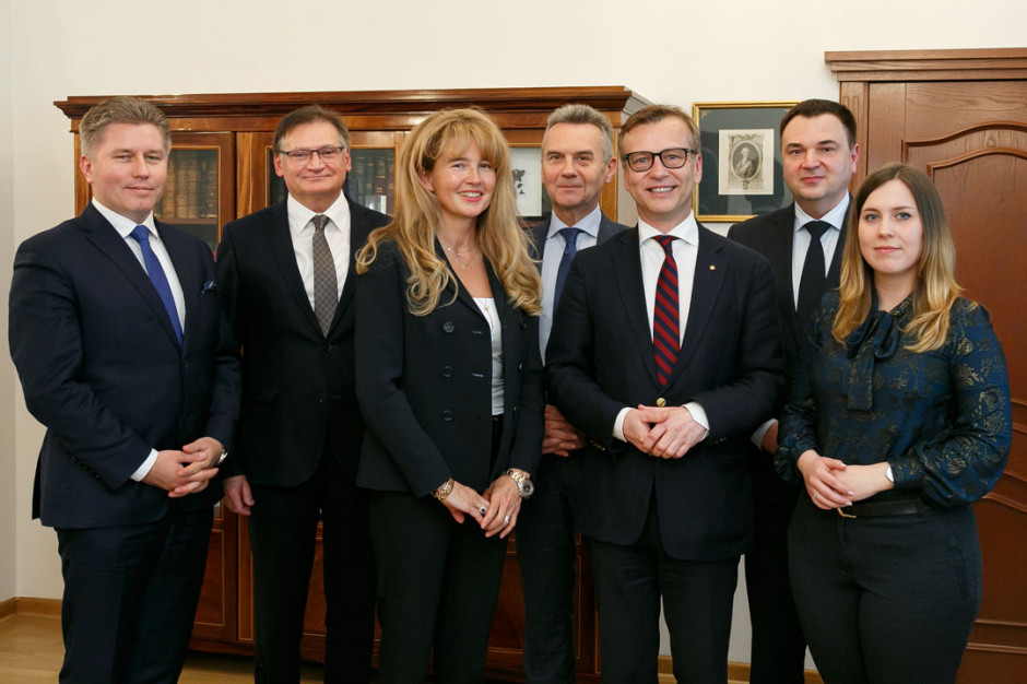Członkowie Rady Uczelni. Fot. Warszawski Uniwersytet Medyczny Na uczelniach publicznych zaczyna działać nowe gremium - Rada Uczelni