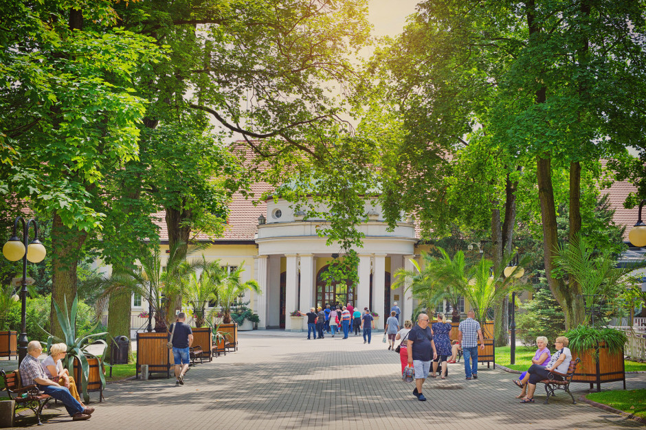 Park w Polanicy Zdroju. Fot. Materiały prasowe Polska Grupa Uzdrowisk Lidzbark Warmiński: kamień węgielny pod przyszłe uzdrowisko wmurowane