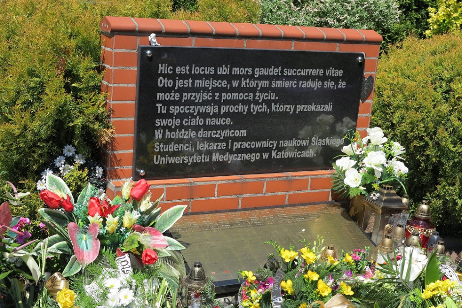 Uroczystość odbywa pod koniec roku akademickiego, kiedy studenci kończą zajęcia sekcyjne z anatomii i przygotowują się do egzaminu. Fot. SUM Katowice: to będzie 16. pochówek darczyńców, którzy przekazali swoje ciała na potrzeby nauki