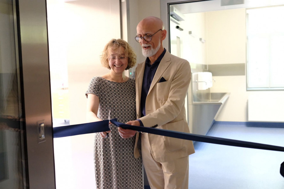 Na zdj.: prof. Anna Raciborska, kierownik Kliniki Onkologii IMiDz oraz dyrektor IMiDz dr Tomasz Maciejewski. Fot. mat. prasowe Część klinik Instytutu Matki i Dziecka zmodernizowana