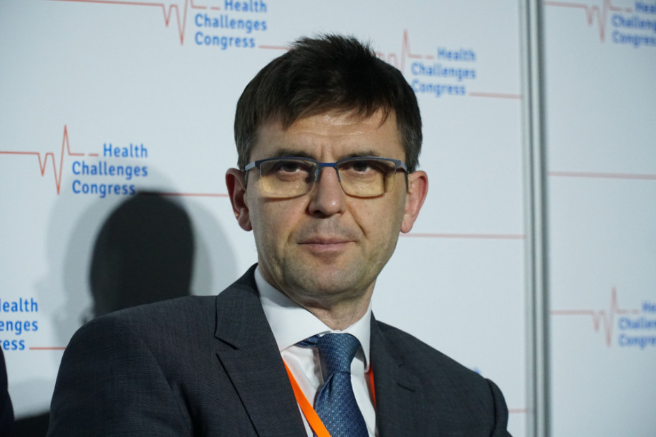 Dr hab. Ernest Kuchar: - Można założyć, że do powstrzymania pandemii COVID-19 potrzeba zaszczepienia ok. 70 proc. społeczeństwa. Fot PTWP Prof. Kuchar: dla powstrzymania pandemii trzeba zaszczepić co najmniej 70 proc. społeczeństwa