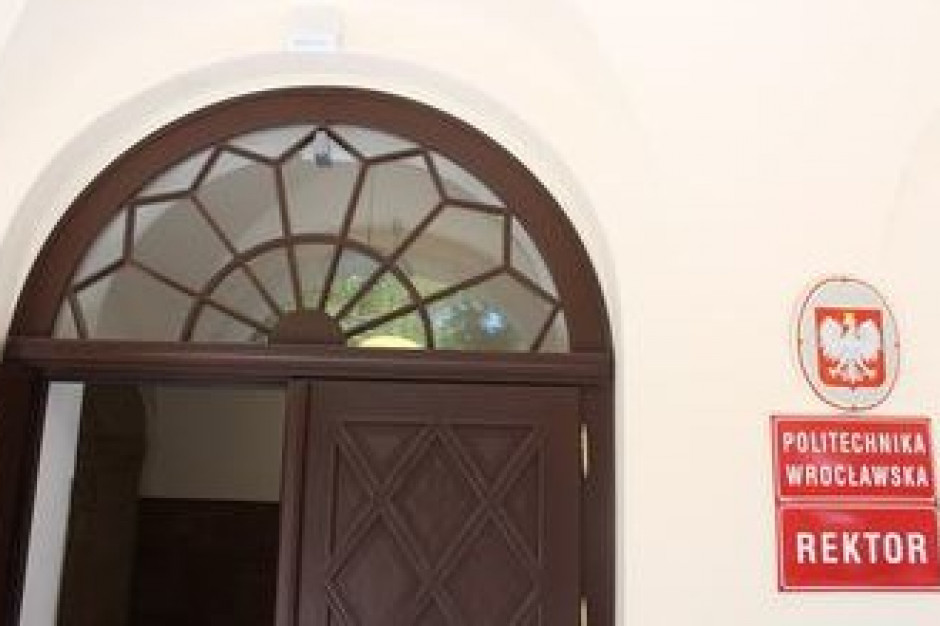 Znaczniki zostały zamontowane w 30 miejscach na terenie kampusu uczelni. Fot. Politechnika Wrocławska System znaczników ułatwi poruszanie się niepełnosprawnym po Politechnice Wrocławskiej