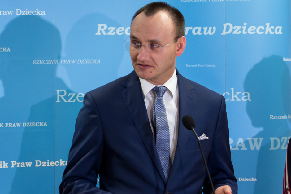 Rzecznik Praw Dziecka zakażony koronawirusem. FOT. Arch. PTWP Rzecznik praw dziecka zakażony koronawirusem SARS-CoV-2