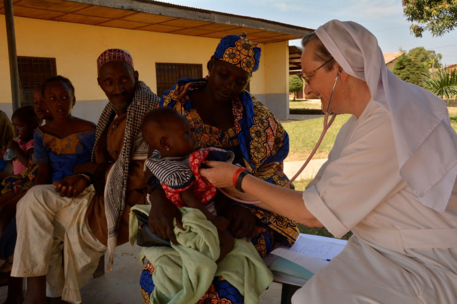 Fot. Fundacja Pomocy Humanitarnej „Redemptoris Missio” Fundacja Redemptoris Missio wysyła opatrunki i leki do RŚA i Kamerunu