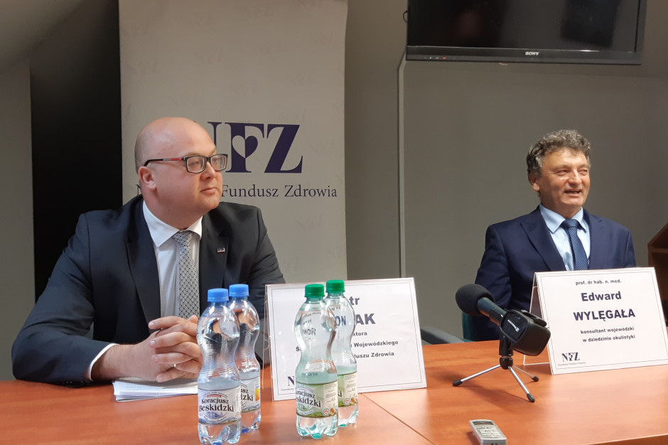 Prof. Edward Wylęgała: Dzisiaj na 20 pacjentów zapisanych do kolejki na zabieg w Szpitalu Kolejowym zgłasza się 5-7 pacjentów. Fot. PTWP/Jacek Janik Dyrektor śląskiego oddziału NFZ i konsultant wojewódzki: tak skracają się kolejki do usunięcia zaćmy