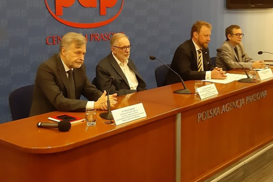 - Wkrótce do 27 Centrów Zdrowia Psychicznego, które powstały w ubiegłym roku, dołączą kolejne. Do programu zgłosiło się 47 placówek, a 28 z nich już zostało pozytywnie zweryfikowanych - mówił w czwartek (22 sierpnia) Marek Balicki. Fot. profil MZ na Facebook Plan reaktywacji polskiej psychiatrii, pierwsze efekty budzą nadzieję na sukces
