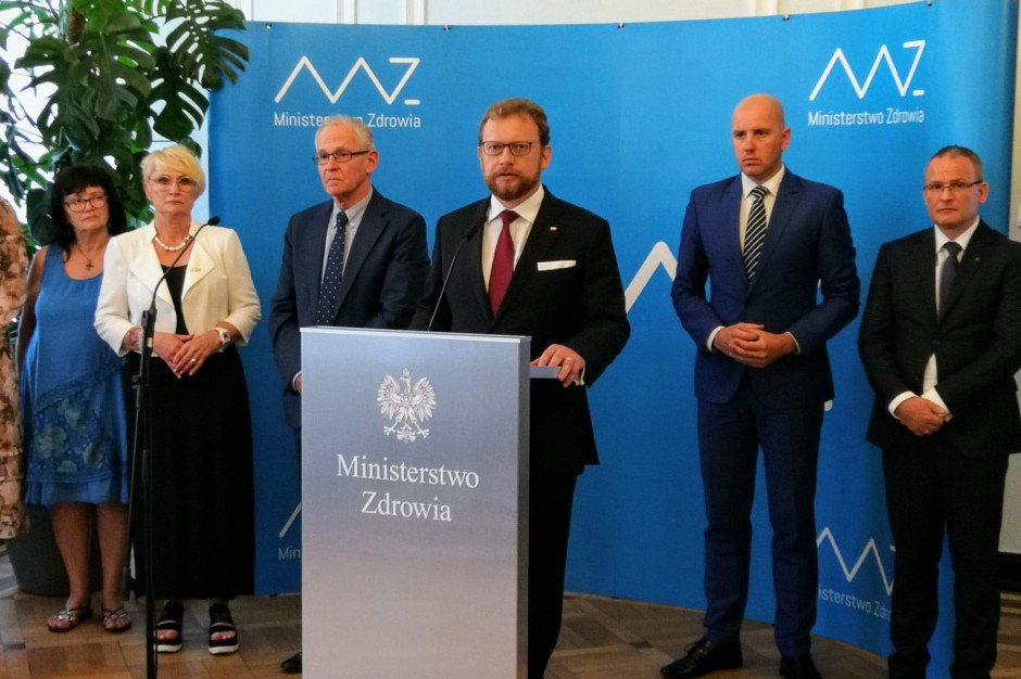 Podczas konferencji prasowej w Ministerstwie Zdrowia, 26 sierpnia 2019 r.; FOT. Twitter/MZ Szumowski: od września będą refundowane innowacyjne terapie w raku piersi
