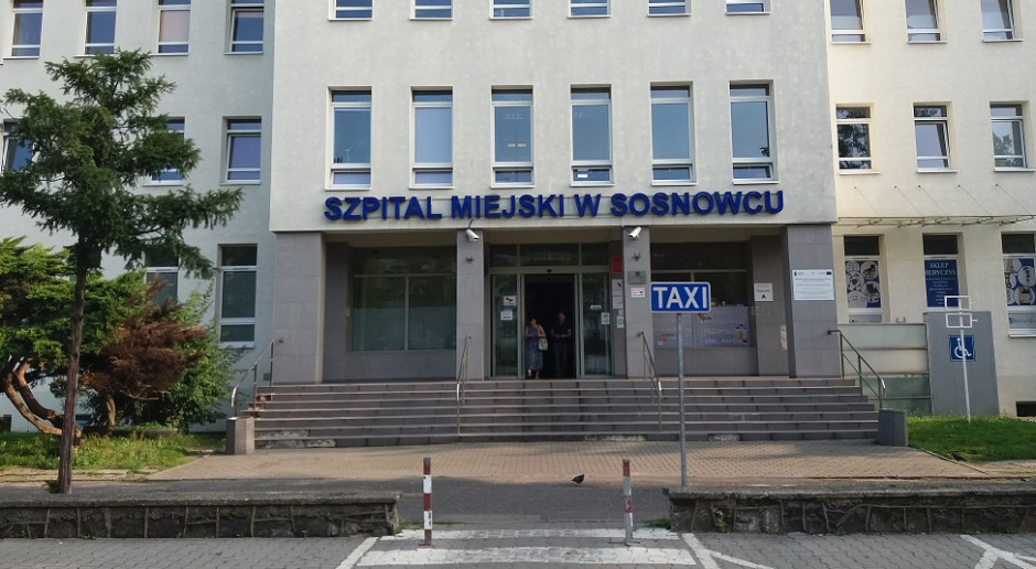 Sosnowiec: zarządca zamknął szpitalny parking, zabrał też kostkę brukową