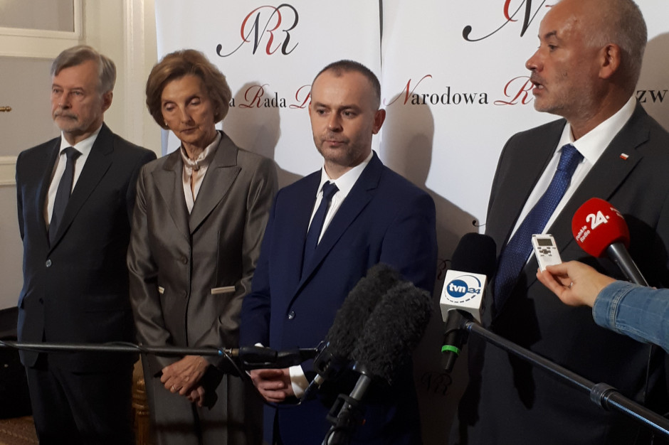 Minister Paweł Mucha z członkami Narodowej Rady Rozwoju przy Prezydencie RP Fot. Daniel Kuropaś Paweł Mucha: chciałbym, by jedną z pierwszych inicjatyw prezydenta były Centra Zdrowia 75+