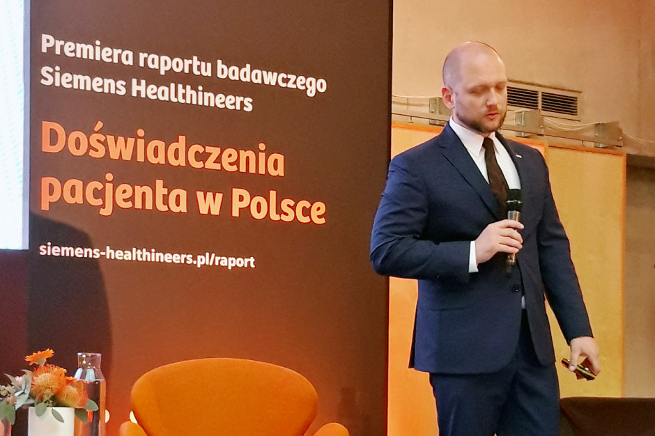 Na zdj. Piotr Kuskowski, autor badania Siemens Healthineers "Doświadczenia pacjenta w Polsce". Fot. PTWP Raport: opiekę zdrowotną w Polsce bardzo pozytywnie ocenia... 2 proc. chorych