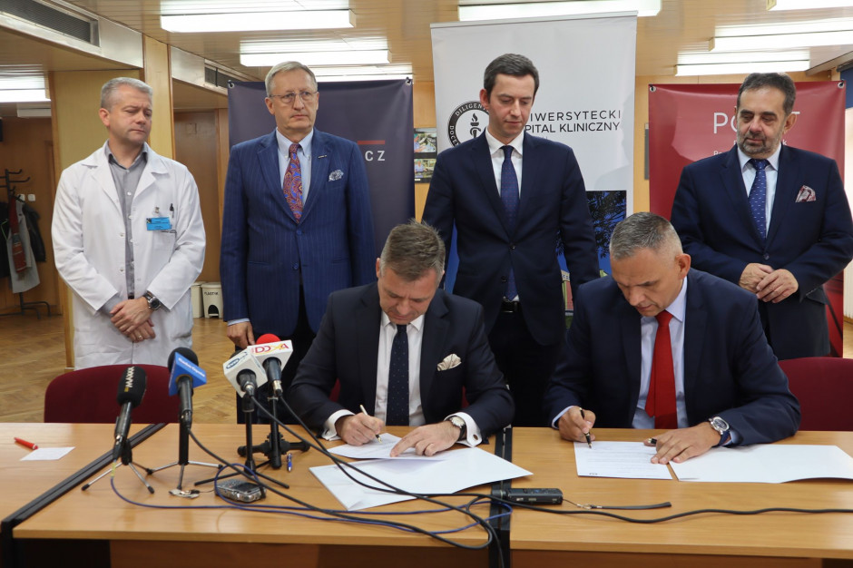 Podpisanie listu intencyjnego między Uniwersyteckim Szpitalem Klinicznym i Siecią Badawczą ŁUKASIEWICZ – PORT Polskim Ośrodkiem Rozwoju Technologii. Fot. Materiały prasowe Opolski USK rozpoczął współpracę z ośrodkiem PORT we Wrocławiu