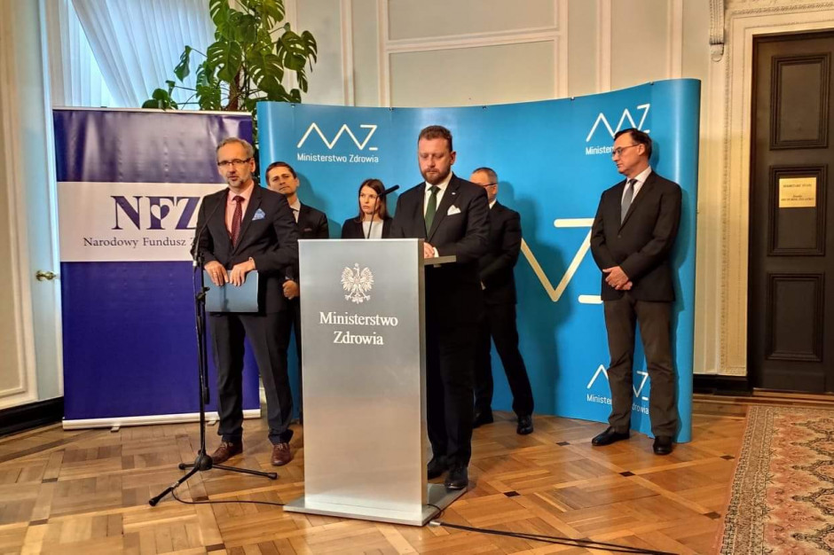 Informacje o nowościach na liście refundacyjnej zostały przekazane podczas briefingu w Ministerstwie Zdrowia. Fot.: Twitter/MZ MZ: flozyny na liście leków refundowanych, są i inne oczekiwane zmiany