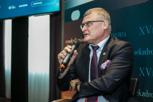 Dr Grzesiowski tłumaczy, kiedy można szczepić przeciw COVID-19 pacjentów z innymi chorobami