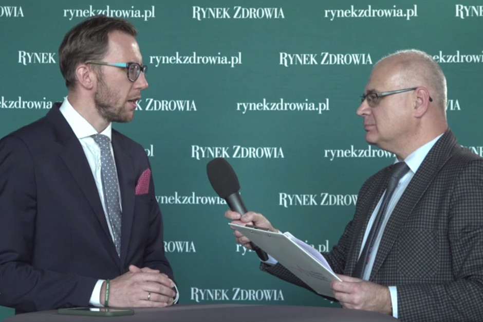 Mikołaj Gurdała w rozmowie z Rynkiem Zdrowia; FOT. PTWP Do wdrażania nowych technologii w medycynie nie wystarczą kompetencje kliniczne
