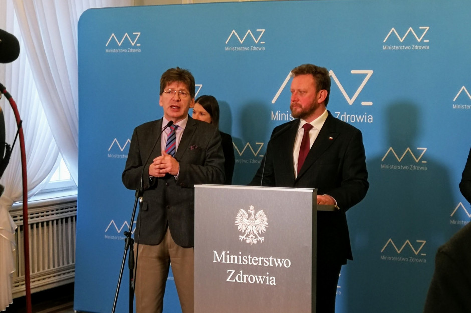 Podczas briefingu w Ministerstwie Zdrowia, w piątek (13 grudnia) minister zdrowia Łukasz Szumowski przedstawił projekt styczniowej listy leków refundowanych. Fot./Źródło: Twitter Ministerstwo Zdrowia Ministerstwo Zdrowia przedstawiło styczniową listę refundacyjną