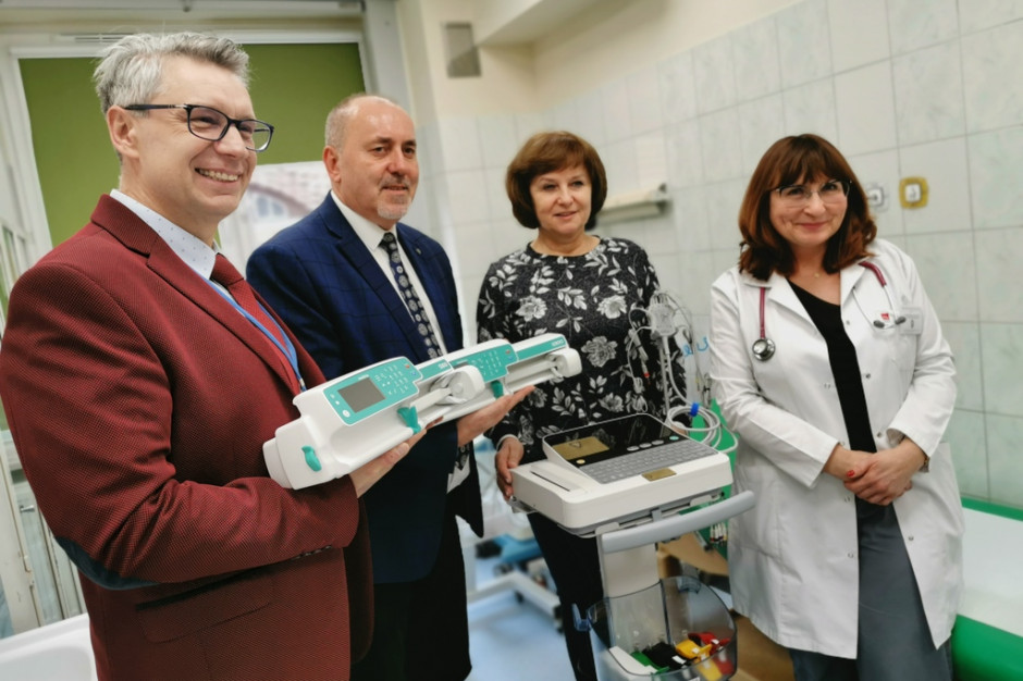 Dar powiatu opolskiego dla ZOZ MSWiA w Opolu już służy pacjentom. Fot. powiatopolski.pl Opole: powiat przekazał szpitalowi MSWiA sprzęt dla interny i kardiologii