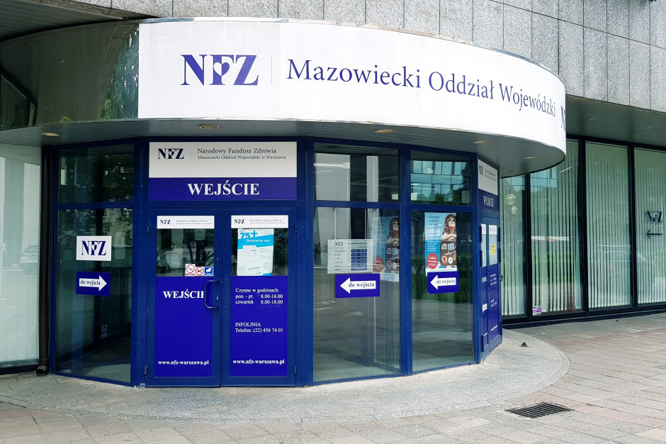 W ostatnich dniach 2019 r. setki chorych oblegały warszawski oddział Funduszu chcąc zarejestrować zlecenie i potwierdzić je, uzyskując konieczny do jego realizacji numer. Fot. Katarzyna Gubała/PTWP Zlecenia na wyroby medyczne: zamiast ułatwień, w systemie zapanował chaos