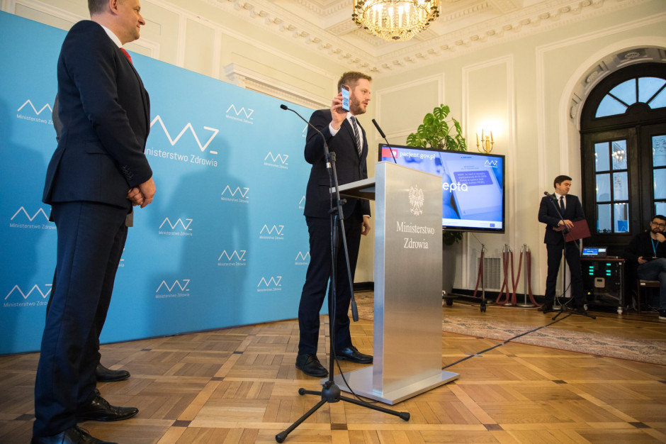 Dotychczas wystawiono ponad 63 mln e-recept dla 10 mln pacjentów - przypomniał wiceminister Cieszyński Fot. MZ MZ: e-recepty już obowiązkowe. Dotychczas wystawiono ich już 63 mln